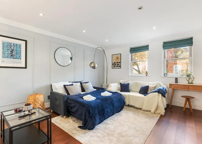 House With Private Parking Close To Borough Market & Tower Bridge!